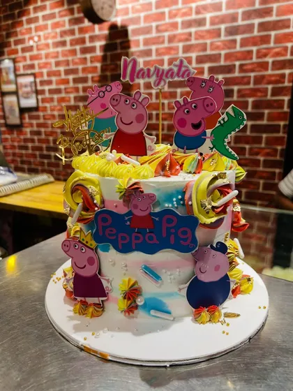 This Peppa Pig cake is a party in itself, loaded with characters and colorful buttercream swirls. It's a busy, festive design that brings the whole Peppa Pig family to the celebration.