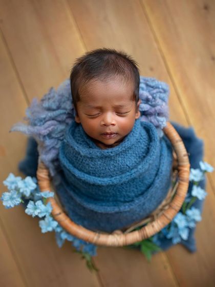 This little guy was a dream to photograph. Here he is swaddled in blue, looking so peaceful in a simple basket setup.