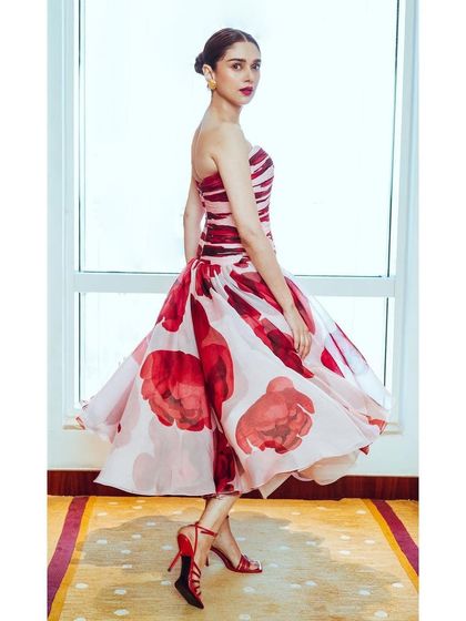 Show-Stopping Gowns & Cocktail Dresses photo 15