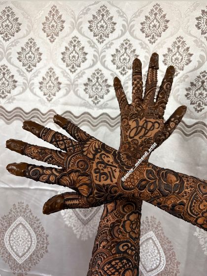 A different angle of the 'J' and 'A' initial design, showing the intricate details.