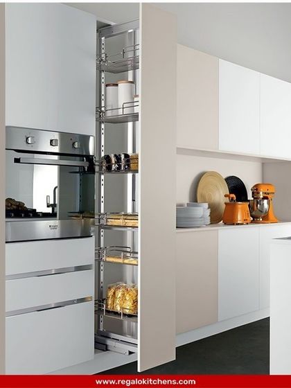 A slim pull-out pantry is the perfect way to use narrow spaces. This unit, placed next to the oven, is ideal for storing baking supplies, oils, and spices, keeping them right where you need them during cooking.