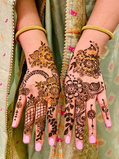 A beautiful, fresh floral design with a mix of shading and linework. The pattern is modern and artistic, perfect for a daytime event.