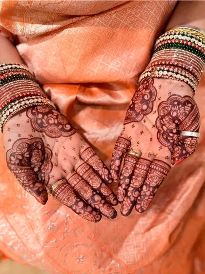 A close-up of the intricate patterns and the beautiful colour of the Karwachauth mehndi stain.
