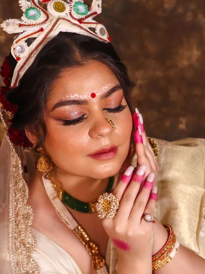Soft and subtle, yet so stunning. This look showcases how traditional Bengali bridal makeup can also be modern and understated.