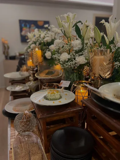 The right ambiance can turn a meal into magic. This is a glimpse of one of my evening setups, where candlelight, fresh white lilies, and thoughtfully arranged dishes create a warm and sophisticated atmosphere for an intimate gathering.