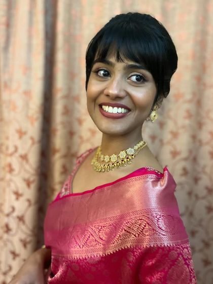 Shruti looking chic and happy at her Bangalore reception. Her pixie cut was styled beautifully, and her makeup was kept fresh and radiant.