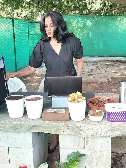 A snapshot of my workshop setup at the Farmizen Farmers' Market. I always bring along different compost materials to provide a hands-on demonstration of the key principles.