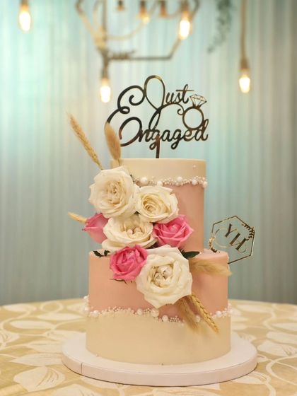 Elegant Wedding & Engagement Cakes photo 27