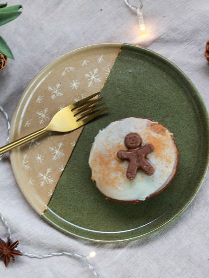 This Christmas plate is part of a collection I made three years ago, which marked the beginning of my journey with seasonal drops.
