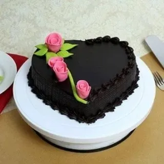 Our heart-shaped chocolate truffle cake is a timeless choice for anniversaries and romantic gestures. It features a deep chocolate flavour, a smooth finish, and is decorated with delicate pink sugar roses.