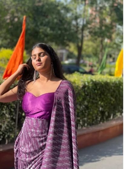 This look was for a fashion event where I wanted something that felt both glamorous and modern. I styled this pleated purple saree with a sweetheart neckline bustier, creating a look that’s part gown, part saree.