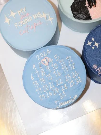 A "save the date" bento cake, featuring a calendar with the wedding month and date circled. It's a creative and delicious way to announce your big day.