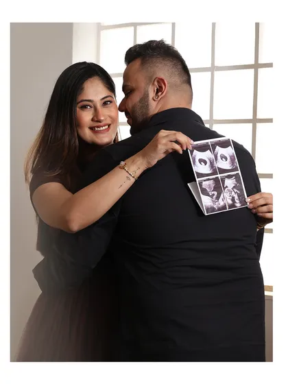 Bringing your sonogram pictures to the shoot is a wonderful way to celebrate the very first glimpse of your baby. It adds a deeply personal and emotional layer to your couple maternity photos.