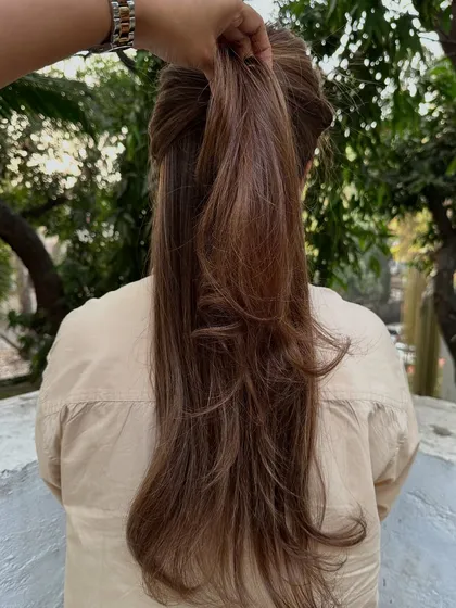 A much-needed color refresh. This transformation shows how I can take dry, frizzy, and faded hair and turn it into a smooth, beautifully toned, and healthy-looking style.