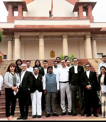 A group photo of the outgoing SCBA committee. It was a propitious tenure under the leadership of Mr. Vikas Singh, and a pleasure to work with such wonderful colleagues.