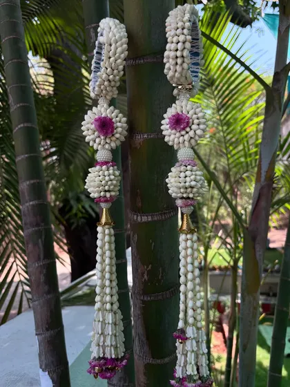 A different style of floral kalire, with mogra buds and purple flower accents. I can customize the length and design to your preference.