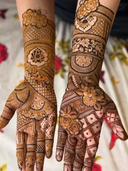 A lovely combination of floral and traditional motifs, this design features large shaded flowers mixed with classic patterns like the lotus.