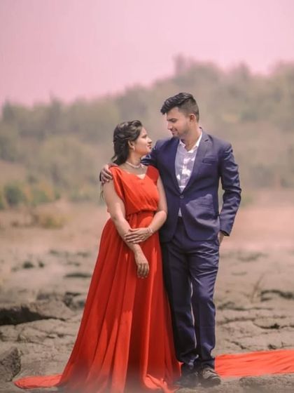 This red gown with a simple trail is perfect for creating romantic and intimate couple portraits during a pre-wedding shoot.