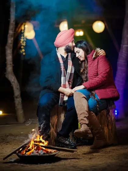 A cozy and romantic pre-wedding shot by a bonfire. This setup is perfect for a winter shoot and creates a warm, intimate atmosphere.