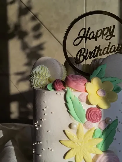 A close-up of the pastel floral cascade cake, with the sun creating beautiful shadows.