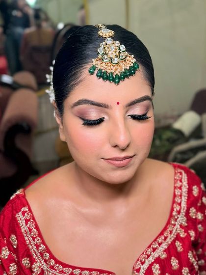 My bride Drishti, looking absolutely radiant for her pheras. We used airbrush makeup to achieve this incredibly smooth and flawless base, paired with soft pink tones on the eyes and lips.