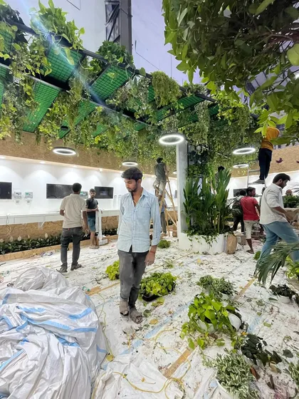 This is a glimpse of our team in action during a large-scale installation for an exhibition. We handle everything, from the ground cover to the hanging greenery, to create immersive green spaces that leave a lasting impression.