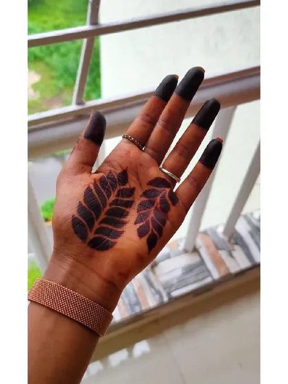 A very simple and bold design with two shaded leaves on the palm. This is a great example of modern, minimalist henna art.