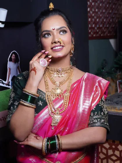 A classic Maharashtrian bridal look, complete with a traditional nath and jewellery. We teach every detail, from the perfect winged liner to a base that glows under any light, so my students can create this timeless beauty.