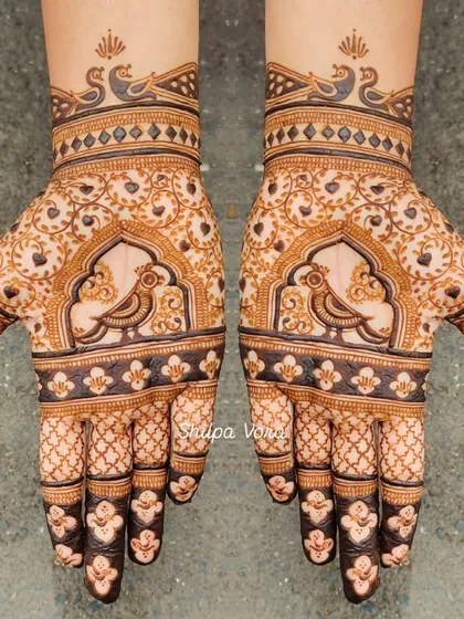 A beautiful design featuring birds inside traditional 'jharokha' windows, a unique and artistic choice.