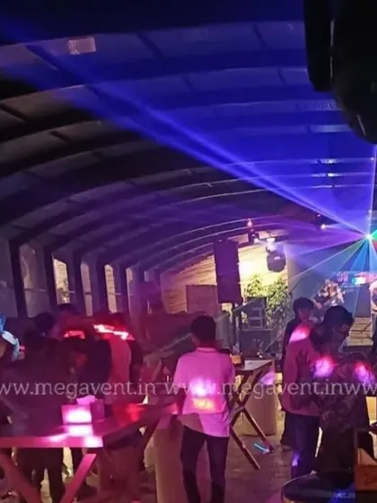 The party doesn't stop for bad weather. The retractable roof allows this nightclub to host events year-round, complete with a full light and sound setup.