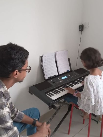 A young student getting a one-on-one keyboard lesson. Our patient instructors are great with kids.