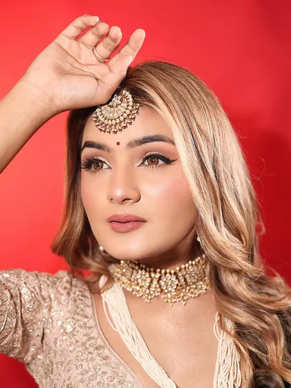 A close-up showcasing the sharp winged liner and soft contour. This look is a perfect balance of definition and softness.