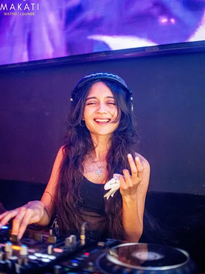 Another happy moment from my gig at Makati. My expressions say it all, I'm having as much fun as the people on the dance floor.