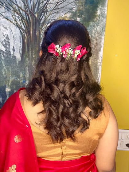 Elegant Hairstyles: Curls, Updos & Florals photo 19