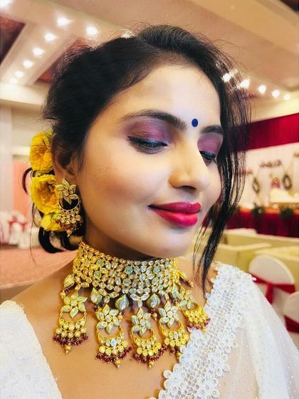 Another detailed shot of the eye makeup. A smokey eye is a fantastic choice for an evening event as it adds drama and photographs beautifully.