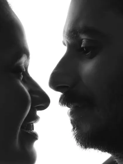 Love in silhouette. For couples wanting something more artistic, we play with light and shadow to create dramatic, moody pre-wedding pictures that feel both intimate and powerful.