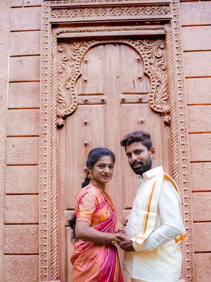 A classic portrait of a couple at our desert-themed stepwell set with its unique camel carvings.