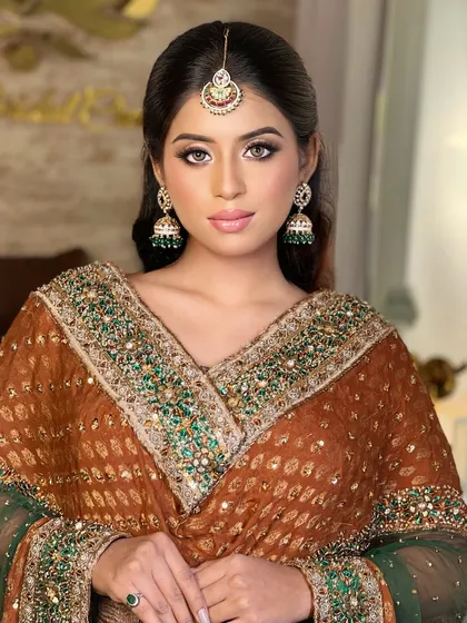 A final, confident portrait of this timeless and graceful look.