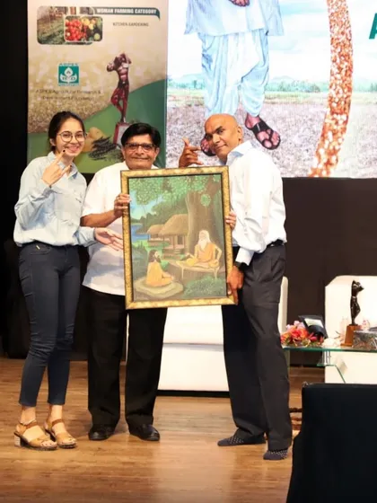 A proud moment presenting the Guru-Shishya painting. It’s always wonderful to see a client connect with a piece that was created especially for them.