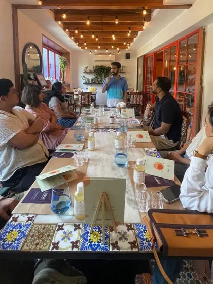 A wide shot of our kombucha workshop in a beautiful, well-lit cafe. We always choose inspiring venues to make the learning experience even more enjoyable.