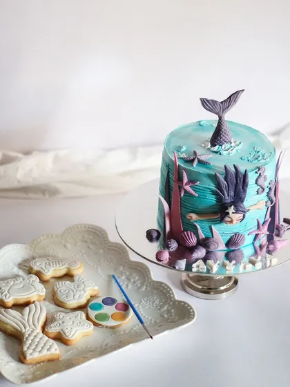 Here’s a closer look at the mermaid-themed birthday set. The paint-your-own cookies perfectly matched the cake and were a huge hit as return gifts. It’s a wonderful way to keep the little ones happily occupied during the party!