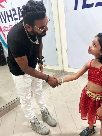 A handshake for a performance well done! Vidhi is a little powerhouse and I can't wait to see what she does next.