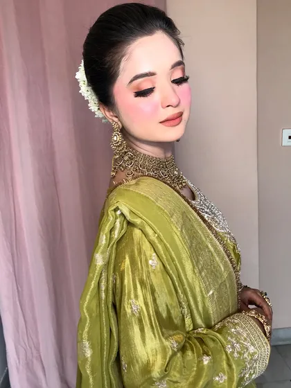 A final, beautiful portrait of this Pahadi-inspired styling.
