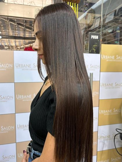 A stunning side profile of hair after our Botoliss treatment. The length is maintained, and the hair has a glass-like shine and perfect straightness.