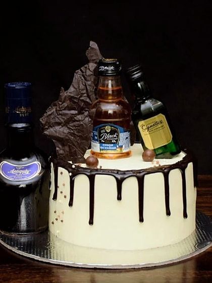 Amritha - Custom Celebration Cakes Loaded & Boozy Drip Cakes photo 4