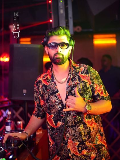 A shaka sign for the good vibes at The Fixx. The energy is always right here.