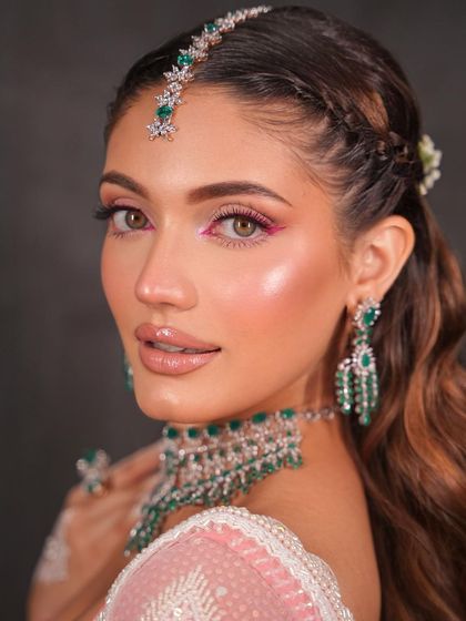 This look is all about that fresh, dewy glow, enhanced by a playful and colorful liner.