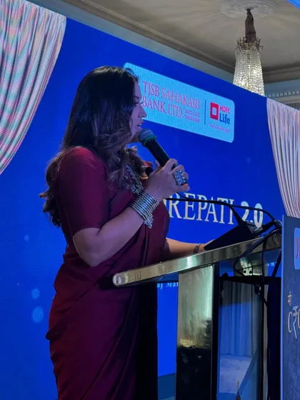 Speaking to the esteemed guests at the HDFC Life and TJSB Bank awards. My delivery is always tailored to a senior corporate audience.