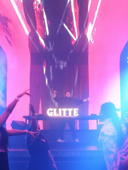 The full stage view at Glitte, with dancers adding to the high-energy performance. I can coordinate a complete show experience.