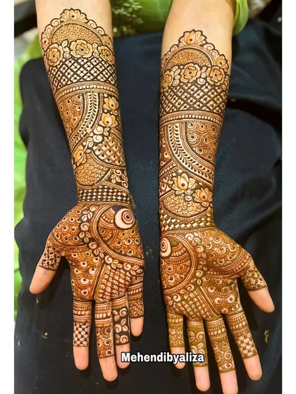 A beautiful bridal design with a mix of floral and paisley patterns. The dark, rich stain is a testament to the quality of my homemade henna paste.